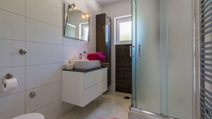 Apartment | Bathroom - Spacious House Apartment With Swimming Pool & Sea View (Novi Vinodolski)