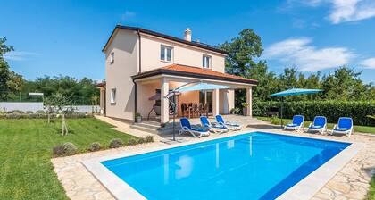 Modernly Equipped Holiday House Near Rovinj With a Private Pool