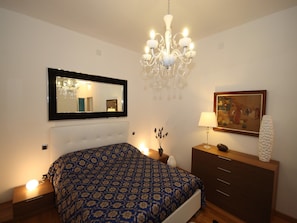 Apartment | 3 bedrooms, individually furnished, iron/ironing board, bed sheets