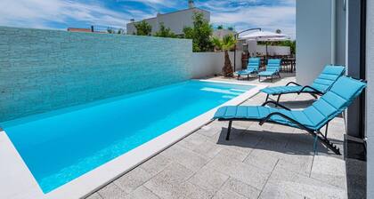 Villa in Zaton With Swimming Pool