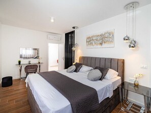 House | 3 bedrooms, individually furnished, bed sheets - Villa in Zaton With Swimming Pool (Nin)