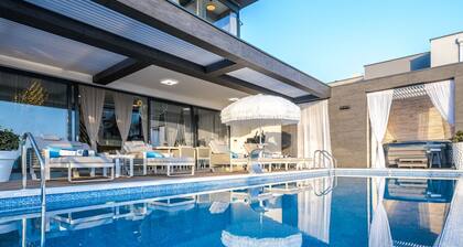 Beautiful Modern and Luxurious Villa With an Enchanting View of the sea