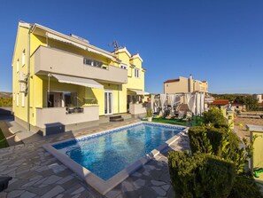Outdoor pool - Restful Villa in Brodarica With Sauna (Sibenik)