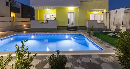 Restful Villa in Brodarica With Sauna