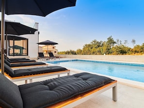 Outdoor pool - Beautifully Decorated Villa With Pool Ideal for Vacation With Your Family (Buje)