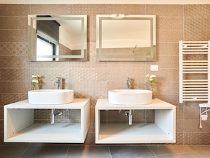 Bathroom - Beautifully Decorated Villa With Pool Ideal for Vacation With Your Family (Buje)