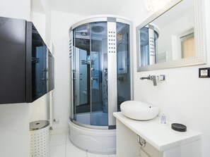Dusche, Haartrockner, Handtücher