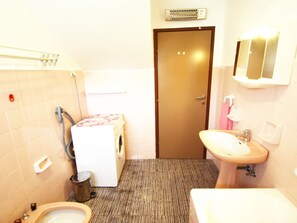 Bathroom - Nice Holiday House with Large Garden for 5 Persons near Rovinj & Lim Bay (Kanfanar)