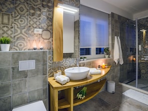 Dusche, Haartrockner, Handtücher