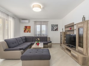 Living room - Villa Giovanna Fuskulin with Pool near Beach (Porec)