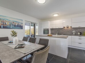 Cottage | Dining