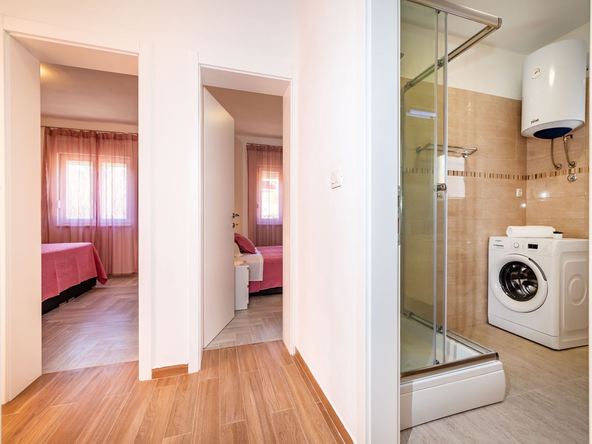3 Schlafzimmer, individuell eingerichtet, Bettwäsche