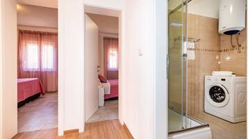 3 Schlafzimmer, individuell eingerichtet, Bettwäsche