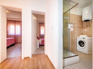 3 Schlafzimmer, individuell eingerichtet, Bettwäsche