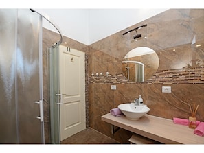 Bathroom | Shower, towels