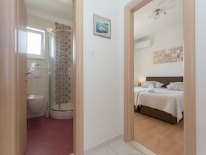 4 bedrooms, individually furnished, cribs/infant beds, bed sheets