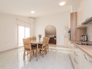 Apartment | Private kitchen | Electric kettle, highchair, cookware/dishes/utensils - Apartment in Vrsi Near the Sea (Vrsi)