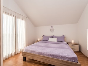 Apartment | 3 bedrooms, individually furnished, bed sheets - Apartment in Vrsi Near the Sea (Vrsi)