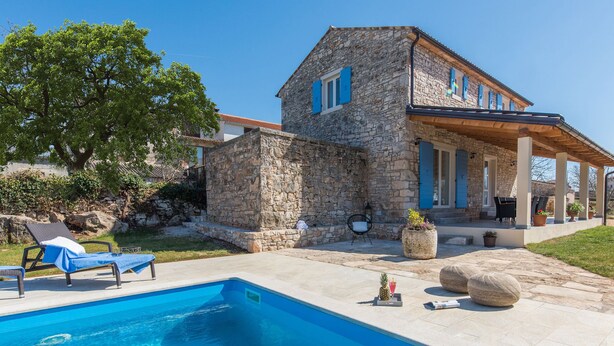 Cottage | Exterior - Beautiful Stone House With Large Garden and Private Pool (Sveti Lovrec)
