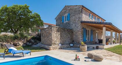 Beautiful Stone House With Large Garden and Private Pool