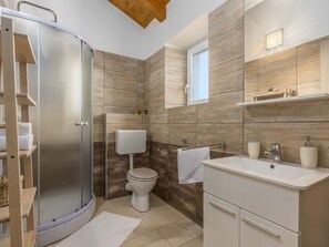 Bathroom - Beautiful Stone House With Large Garden and Private Pool (Sveti Lovrec)