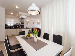Dining - Spacious Villa in Vodice With Pool (Vodice)