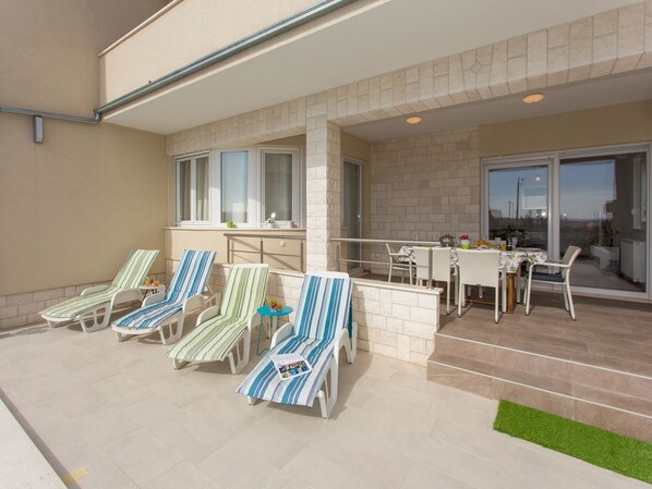 Garden - Spacious Villa in Vodice With Pool (Vodice)
