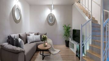 Villa | Living room | Fireplace, streaming services