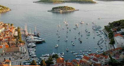 Luxury Villa Lelu With Heated Saltwater Pool, Parking, High Speed Internet, Bbq, el. car Charge T2