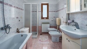 Bathroom - Nicely Decorated Villa With Pool for 8 People in the Heart of Istria (Zminj)