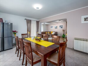 Cottage | Dining