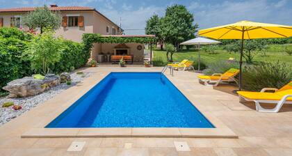 Nicely Decorated Villa With Pool for 8 People in the Heart of Istria