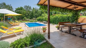 Exterior - Nicely Decorated Villa With Pool for 8 People in the Heart of Istria (Zminj)