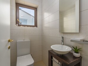Villa | Badezimmer | Haartrockner, Handtücher