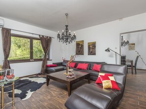 Villa | Wohnzimmer | Kamin
