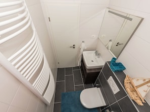 Villa | Bathroom | Shower, hair dryer, towels