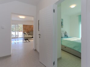 4 bedrooms, cots/infant beds, individually furnished, bed sheets - Luxurious Villa in Rogoznica With Pool (Rogoznica)