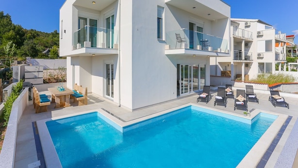 Unclassified image, 1 of 31, button - Luxurious Villa in Rogoznica With Pool (Rogoznica)