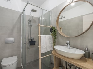 Bathroom | Shower, towels