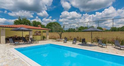 Villa for 8 Persons with Private Pool, Summer Kitchen, Hot Tub