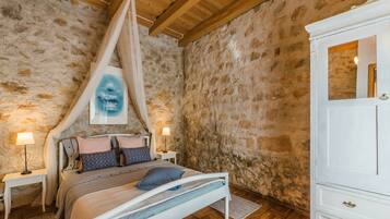House | 3 bedrooms, iron/ironing board, individually furnished