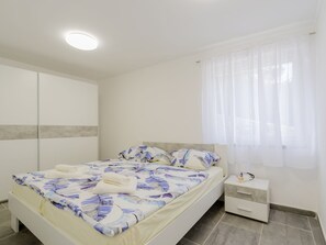 1 bedroom, individually furnished, bed sheets - Holiday Home in Crikvenica With Sea View (Crikvenica)