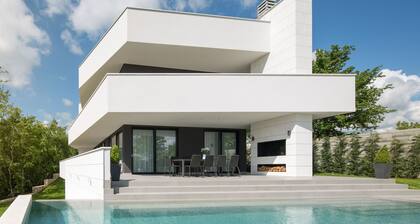 Luxurious Villa 55 with Hot Tub, 2 Swimming Pools, Sauna in Central Istria