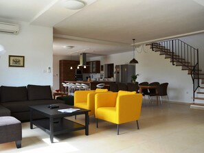 Villa | Living room | Fireplace