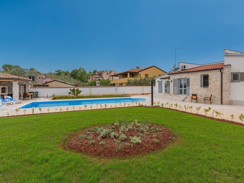 Nicely Furnished Villa With Private Pool, BBQ and Fenced Garden