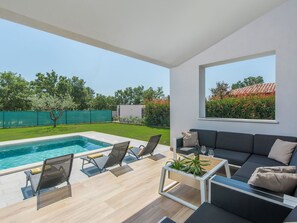 Cottage | Balcony