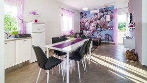Dining - Charming Detached House With Beautiful Private Garden, 300m From the sea (Pasman)