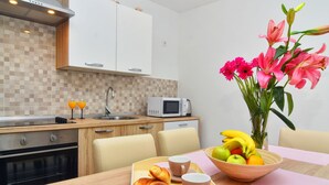 Dining - Cozy Detached House With Private Garden, Bbq, Only 8km Away From Beach Area (Sukosan)