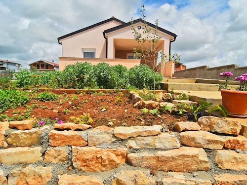 Cozy Detached House With Private Garden, Bbq, Only 8km Away From Beach Area
