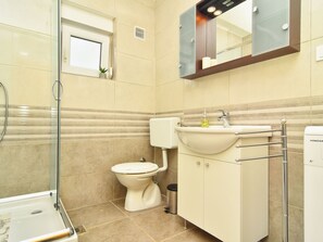 Dusche, Haartrockner, Handtücher